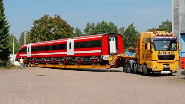 Mit mehreren Schwertransporten wird der TR09 im September 2017 von Lathen nach Nortrup manövriert. Mit mehreren Schwertransporten wird der TR09 im September 2017 von Lathen nach Nortrup manövriert.