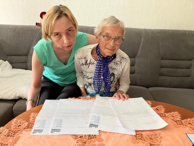 Jana und Edith Dalke verstehen die Welt nicht mehr: Die Stewo hat ihren Antrag auf eine Abstellbox für das von der Krankenkasse genehmigte Seniorenmobil abgelehnt. 