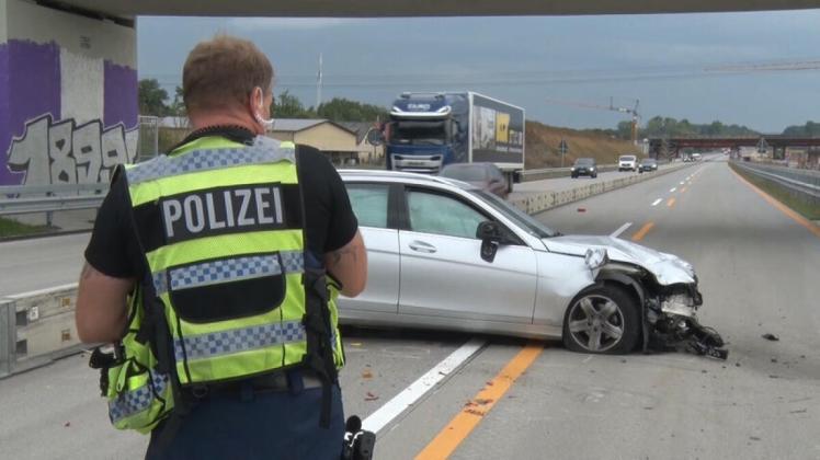 Schwerer Unfall auf der A1 bei Bramsche: Auto überschlägt sich