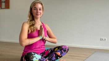 Die Bramscherin Mira Sommer bietet Yoga für Kinder in Bramsche Engter. 