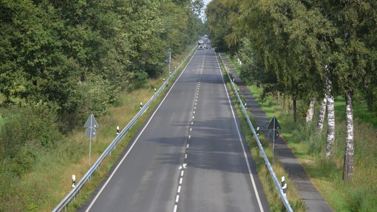 Die Bundesstraße 70 zwischen Meppen und Lingen ist in Höge Geeste in den vergangenen Wochen mit Leitplanken ausgerüstet worden. 