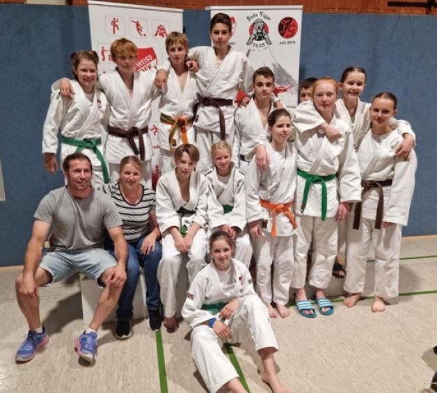 Die Judoka der Osnabrücker Judo-Crocodiles. Die Judoka der Osnabrücker Judo-Crocodiles.