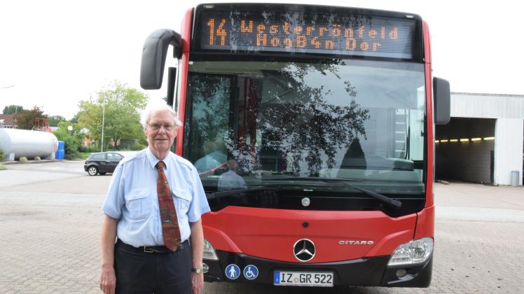 Wolfgang Wix aus Schleswig fährt mit 78 Jahren noch regelmäßig die Linie 14 zwischen Westerrönfeld und Schülldorf.