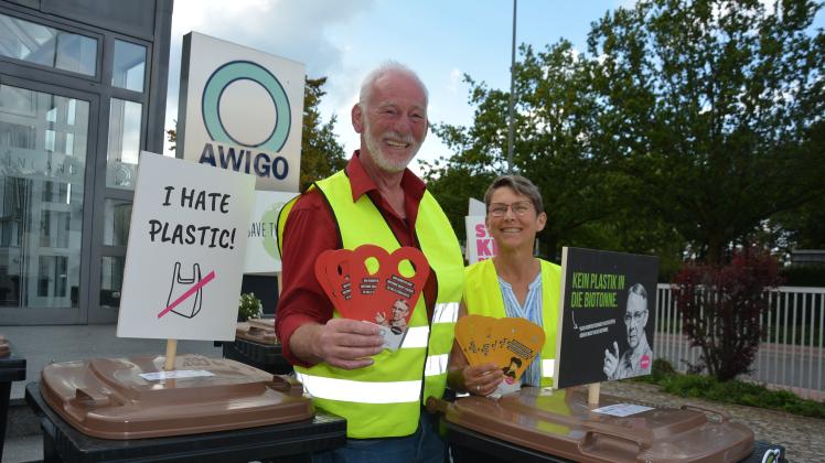Gerd Aras und Caren van Lente sind als Tonnenkontrolleure der Awigo den Müllsündern im Landkreis Osnabrück auf der Spur.