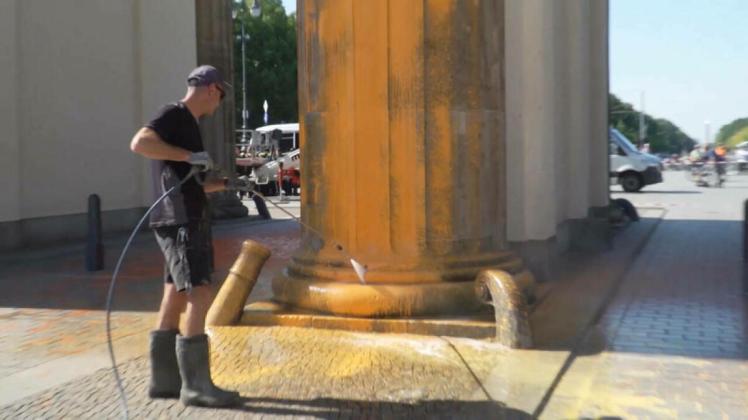 Reinigung des Brandenburger Tors kostet 35 000 Euro