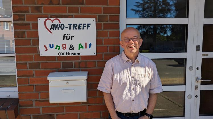 Ingo Weth (1. Vorsitzender) vor dem AWO-Treff im Kurt-Pohle-Weg in Husum.