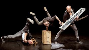Die drei Künstler Semion Bazavlouk, Ihor Yakymenko und Rostyslav Hubaydulin beenden die diesjährige Saison im Circus am Hafen mit Akrobatik, Breakdance, Musik und Comedy.