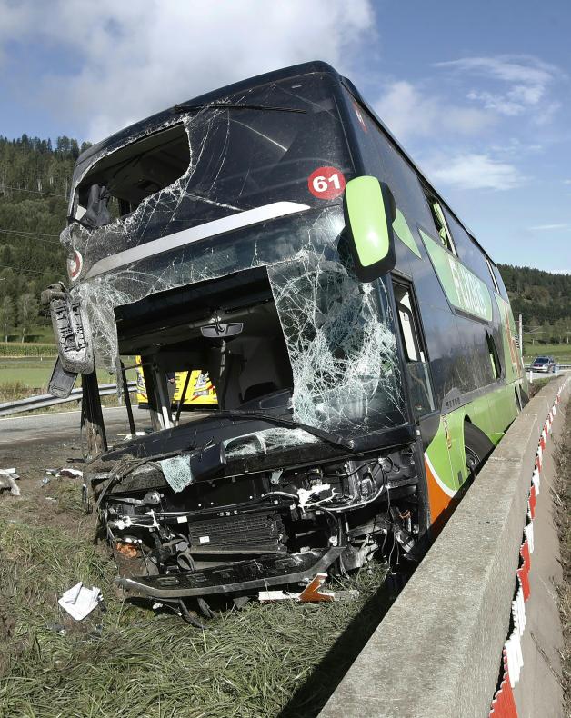 Flixbus Kracht In Österreich In Leitplanke Eine Tote Noz