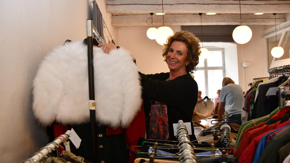 Rendsburg Basar macht Second Hand Mode zu Geld