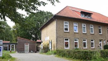 Im evangelischen Kindergarten Vogelsang-Stift sollen zwei Gruppenräume im Altbau für rund 300.000 Euro saniert werden. Die zwei betroffenen Kita-Gruppen sollen möglicherweise in der Umbauzeit von vier Monaten ab Mitte Januar in Rieseby betreut werden.