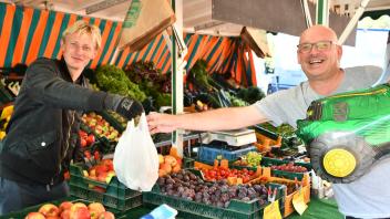 In Gettorf wird am Dienstag, 26. September, von 16 bis 19 Uhr zum ersten Abendmarkt eingeladen. Neben den Wochenmarktständen werden auch viele Einzelhandelsgeschäfte bis 19 Uhr öffnen.