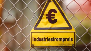 7 September 2023: High voltage sign on a fence with Euro sign and the inscription: Industrial electricity price PHOTOMON