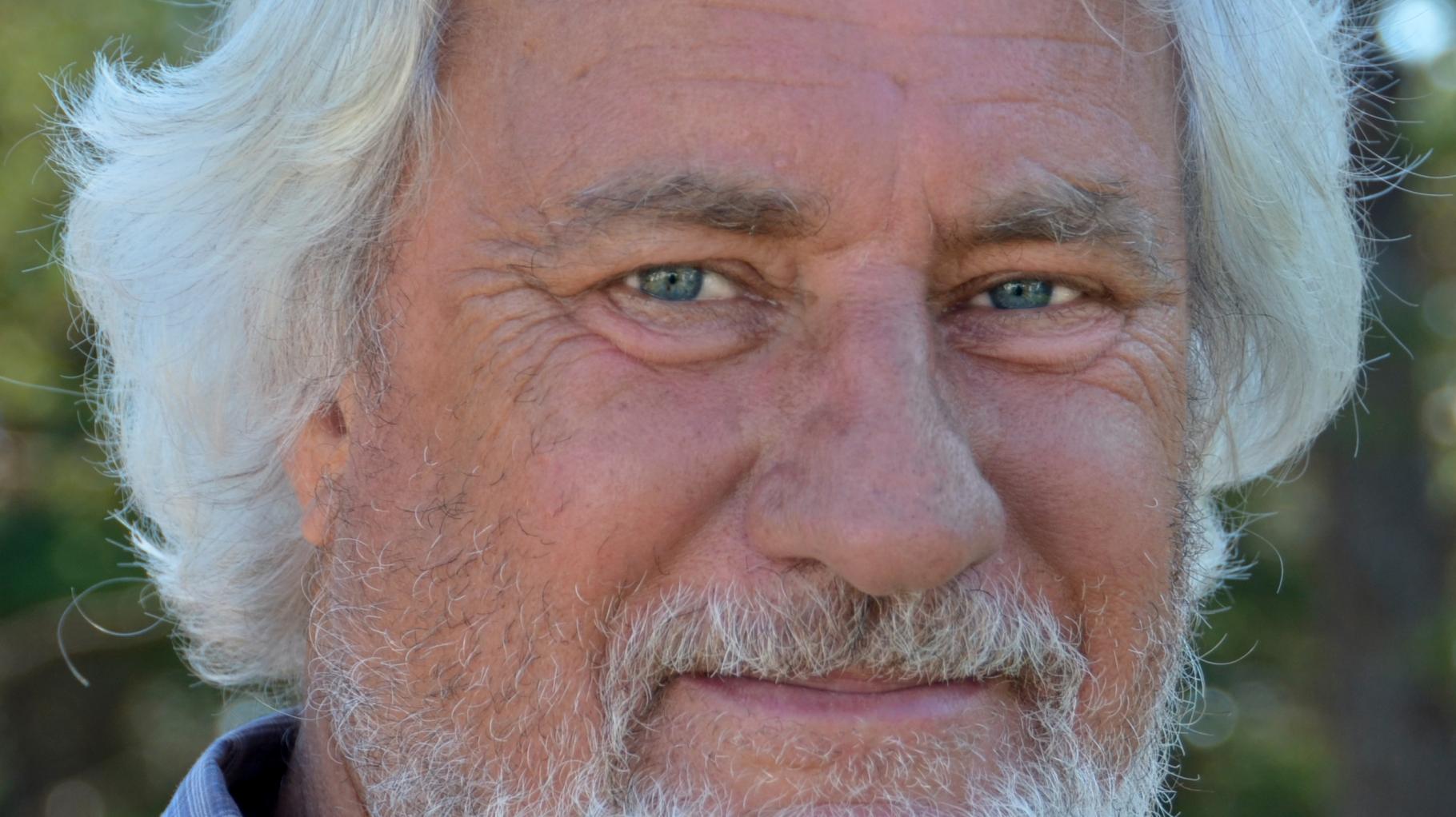 Autor Rolf Reinicke wird 80 – so feiert der Stralsunder Geburtstag