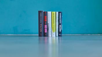 Sie stehen auf der Shortlist: Diese sechs Romane konkurrieren um den Deutschen Buchpreis 2023.