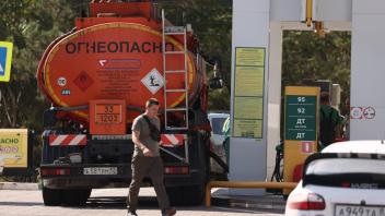 RUSSIA, SIMFEROPOL - SEPTEMBER 14, 2023: A filling station. Sergei Malgavko/TASS PUBLICATIONxINxGERxAUTxONLY 62160558