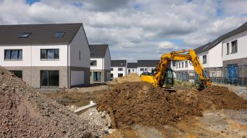 Castrop-Rauxel, Nordrhein-Westfalen, Deutschland - Wohnungsbau im Ruhrgebiet. Neubauviertel mit Doppel- und Reihenhaeuse
