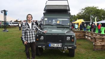 Mathis Ochsenmeier alias Mathisox aus Hohenwestedt hat seinen Landrover Defender zum Campingmobil umgebaut. Am Wochenende ist er auf der Caravan und Co zu Gast.