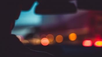 Auto Fahrer Nacht Symbol Symbolfoto