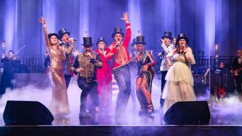 Der Cast der Musical Broadway Show 2022 performte in den Holstenhallen gemeinsam Titel aus „The Greatest Showman“. 