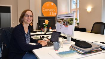 Carolin Kowollik arbeitet seit einigen Monaten vom Coworking-Space Cowork 17 in der Herrenstraße in Rendsburg aus. Für die Büdelsdorferin ist dies eine gute Alternative zum Homeoffice.