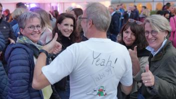 Ehemaligentreffen Gymnasium Melle 2023, 75 Jahre, Party, Jahrgangstreffen, Bunte Lichter,Party