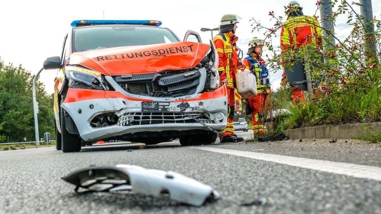 Schwerer Unfall Mit Notarzt-Fahrzeug Auf Der B199 In Flensburg | SHZ