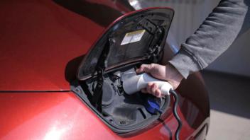 Großer Ansturm: Stopp bei neuem Solarstrom-Förderprogramm für E-Autos