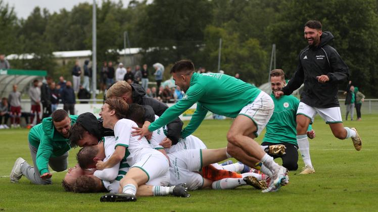PSV Neumnster vs SC Weiche Flensburg 08, Fu§ball, Herren, SHFV-Lotto-Pokal, Viertelfinale, 22.07.23; Neumnster