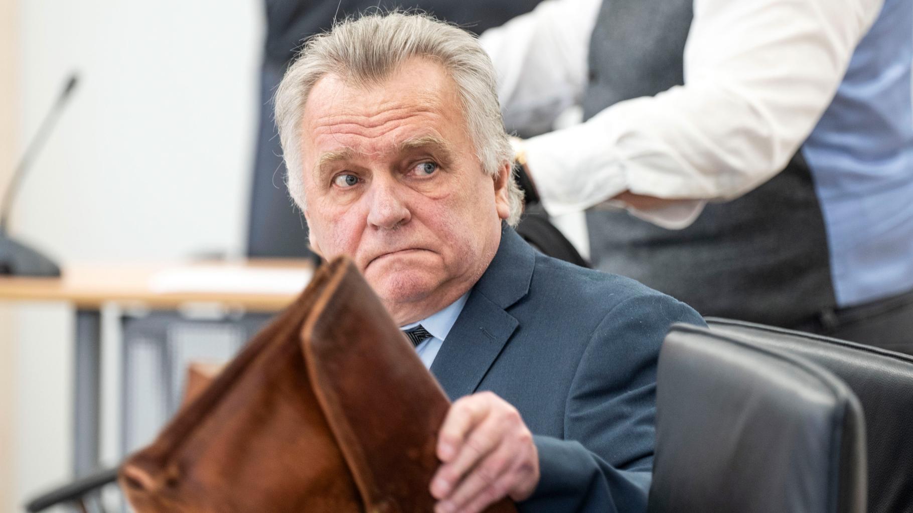 Bewährungsstrafe für Ex-Bundesminister Günther Krause