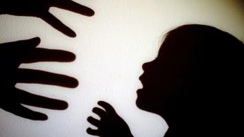 Sexualisierte Gewalt gegen Kinder  soll künftig härter bestraft werden. Sexualisierte Gewalt gegen Kinder  soll künftig härter bestraft werden.  Foto: picture alliance/dpa