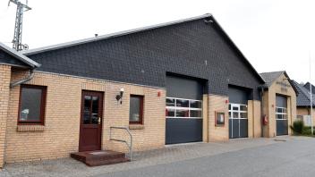 Verbaut und umzingelt von Wohnhäusern und Bahngleisen. Die Feuerwache in Weding befindet sich aus Sicht von Brandschutz-Fachmann Holger de Vries an keinem günstigen Standort.