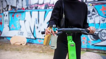 Betrunken auf dem E-Scooter