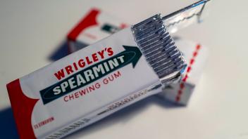Wrigley s Spearmint Chewing Gum des Lebensmittelkonzern Mars GmbH, Kaugummi mit Minzgeschmack 10.03.23 *** Wrigley s Spe