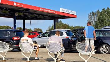 Urlauber an der Autoverladung nach Sylt in Niebüll, Samstag, 30.9.2023