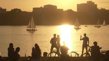 Brückentag-Wochenende: Regen im Norden, bis zu 29 Grad im Süden