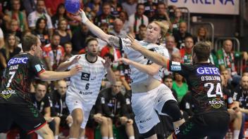 30.09.2023, xgox, Handball - Liqui Moly HBL, SC Magdeburg - THW Kiel emspor, v.l. Eric Johansson (Kiel, 21) wirft Tor, T