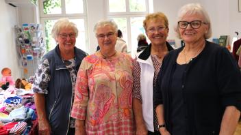 Sie waren die letzten, die wirklich noch Handarbeiteten für den Handarbeitskreis Eckernförde: Doris Kluge (v.l.), Erika Schwedler, Edeltraud Böhne und Ulrike Fehlberg.