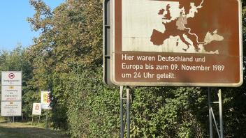 An die ehemalige Grenze zwischen Lauenburg und Horst erinnert nur noch das touristische Schild an der B5.