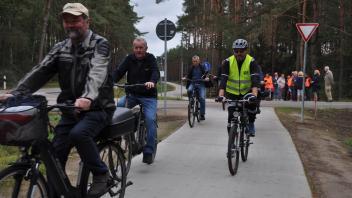 Am 22. September wurde der neue Radweg zwischen Göhlen und Leussow offiziell übergeben. Am 3. Oktober will die Gemeinde das mit einer Sternfahrt feiern.