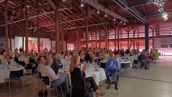 Knapp 200 Gäste folgten der Einladung der Stadt Büdelsdorf zum Empfang in der Aco-Thormannhalle. Unter ihnen waren viele Sportler und Ehrenamtler, die an dem Abend ausgezeichnet wurden.