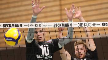 Der Block mit Ben Urban (li.) und Max Hansen steht.