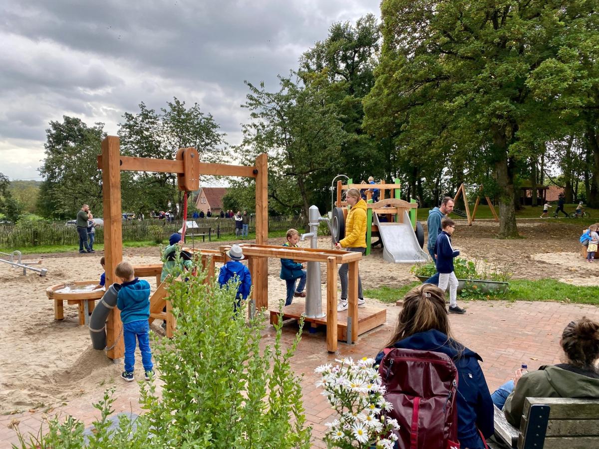 Kneese Kinder haben neuen Spielplatz auf dem Arche Hof SVZ