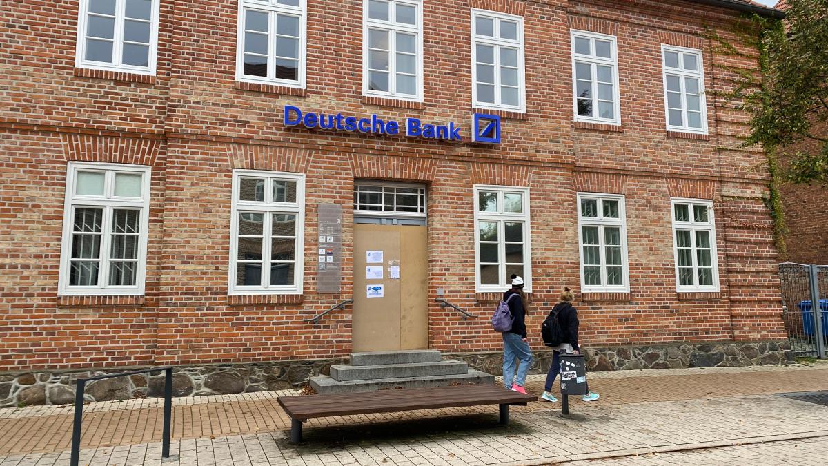 Ludwigslust: Deutsche Bank öffnet den SB-Bereich zu Ostern wieder | SVZ