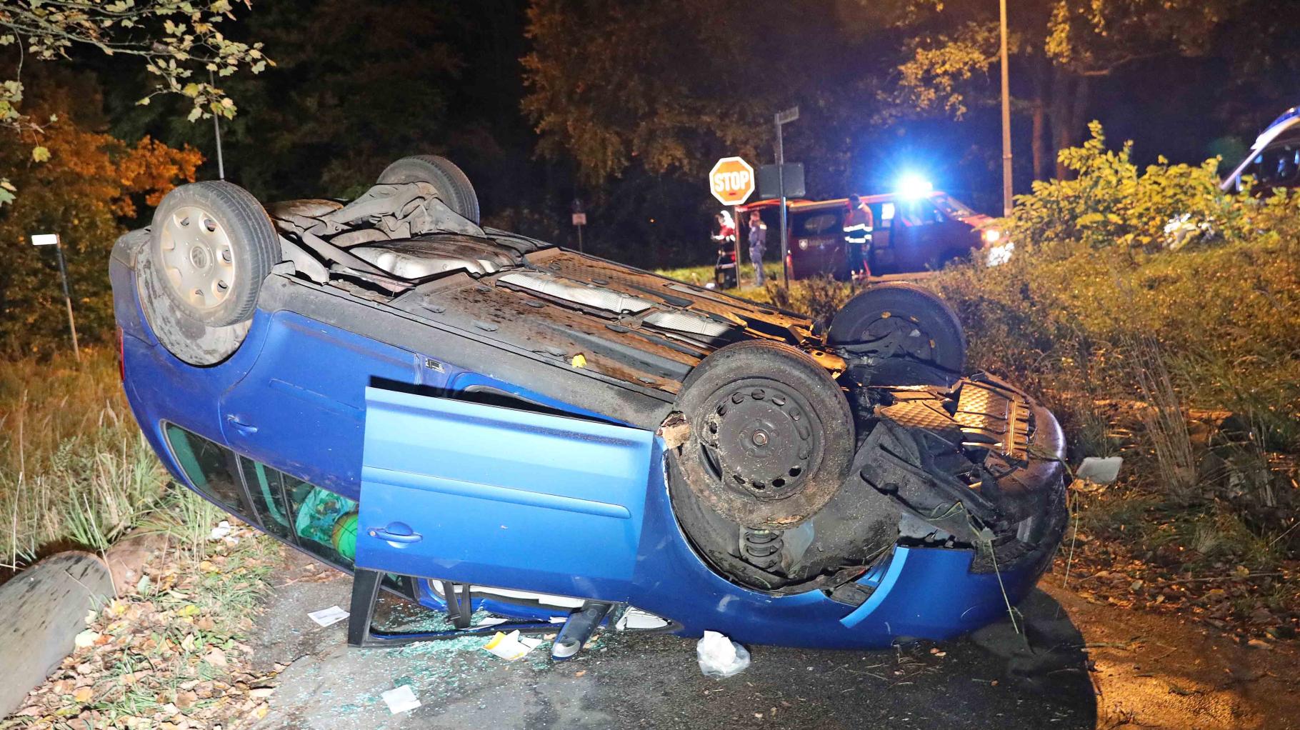 Überschlagenes Auto ohne Fahrer: Unfall gibt Rostocker Polizei Rätsel auf