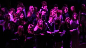 Der Jahrgang der zwölften Klasse hat diesen Eventabend mit der Unterstützung von ihrem Lehrer Torsten Köpp komplett alleine auf die Beine gestellt. 