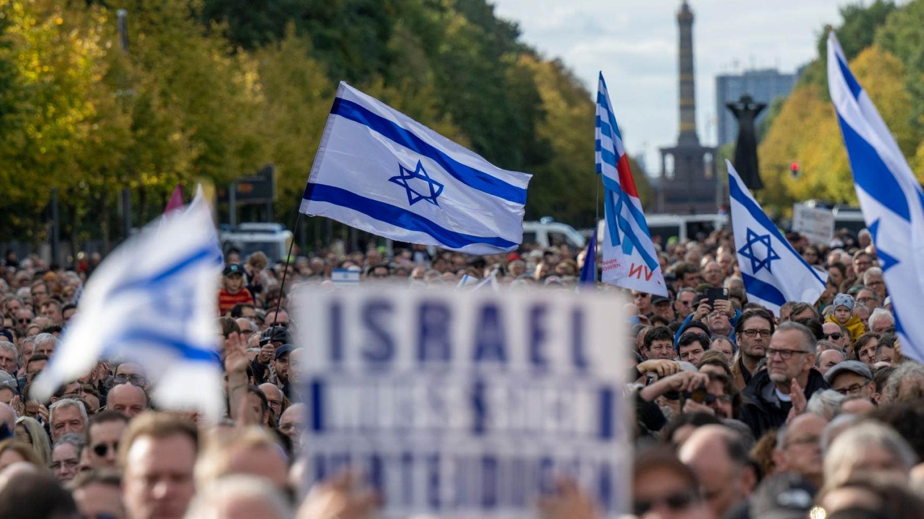 Gegen Antisemitismus und für Israel: So emotional war die Demonstration in Berlin