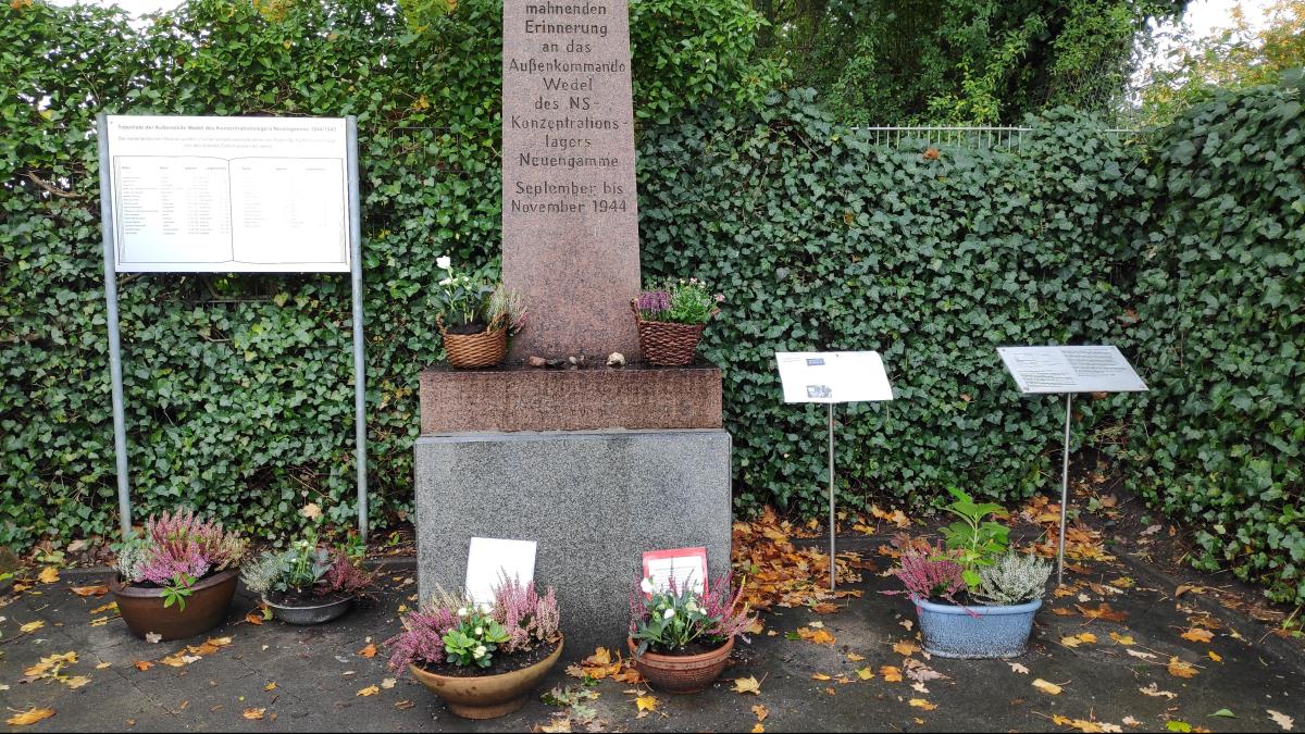 Blumen aus Pflanzschalen am KZDenkmal in Wedel geklaut SHZ