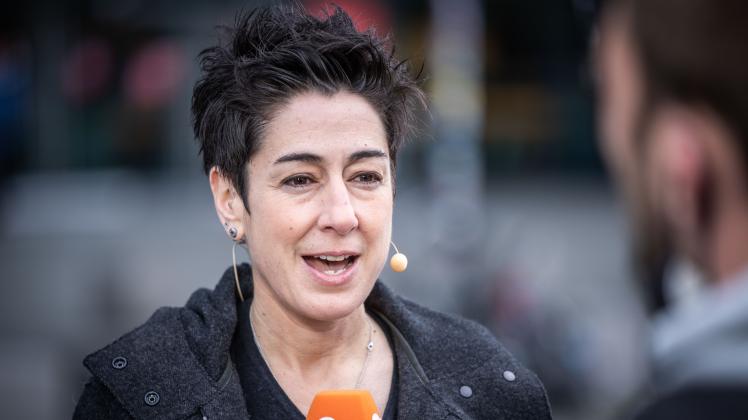 Moderatorin Dunja Hayali bekommt „Blauen Panther“-Ehrenpreis