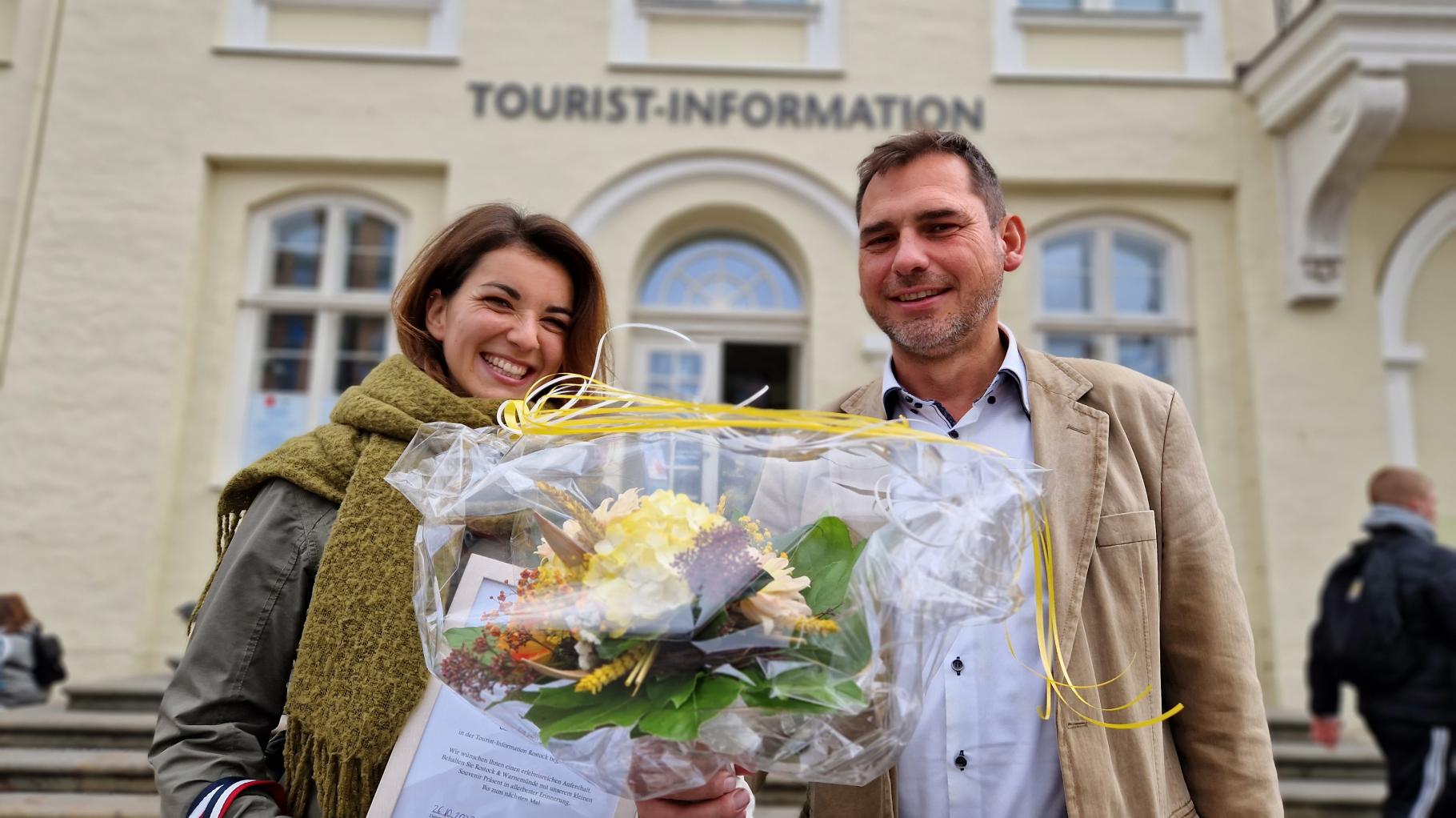 Tourist-Information in Rostock begrüßt den 100.000. Gast 