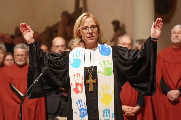 Nora Steen: Neue Bischöfin findet bei Amtseinführung klare Worte | SHZ